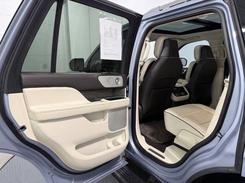 Used 2019 Lincoln Navigator Black Label w/ Cargo Package image 30
