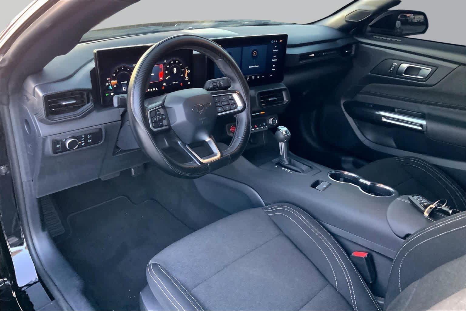 Used 2025 Ford Mustang Coupe RWD image 16