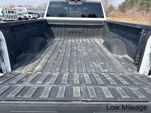 Used 2023 GMC Sierra 2500 SLT w/ SLT Premium Package image 6