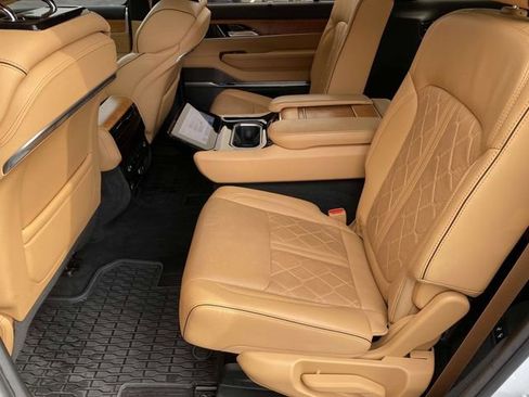 Used 2022 Jeep Grand Wagoneer Series III image 18