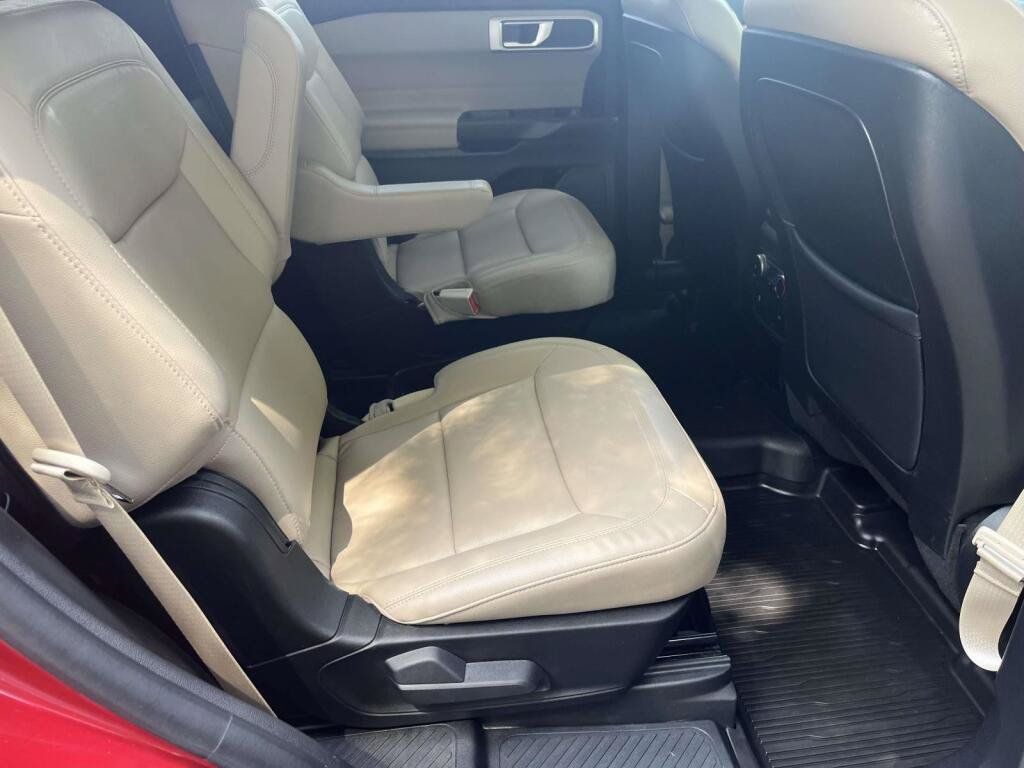 Used 2020 Ford Explorer XLT w/ Equipment Group 202A AWD/4WD image 21