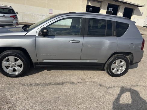 Used 2014 Jeep Compass Sport w/ Power Value Group FWD image 2