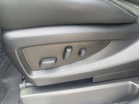 Used 2020 Chevrolet Suburban Premier w/ Premier 6.2L Value Package image 12