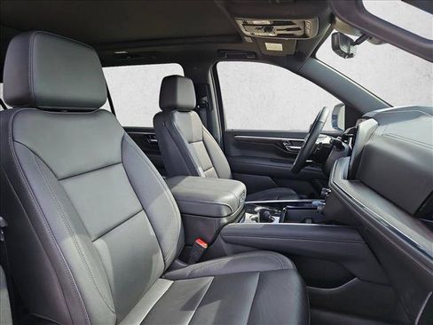 Used 2025 Chevrolet Suburban LT w/ Advanced Technology Package RWD image 22