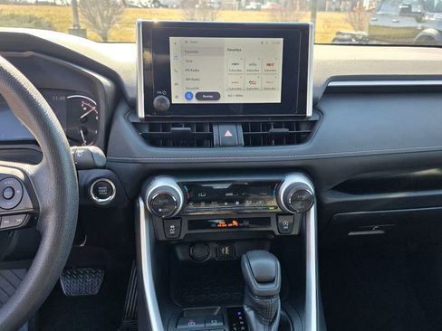 Used 2025 Toyota RAV4 XLE image 18