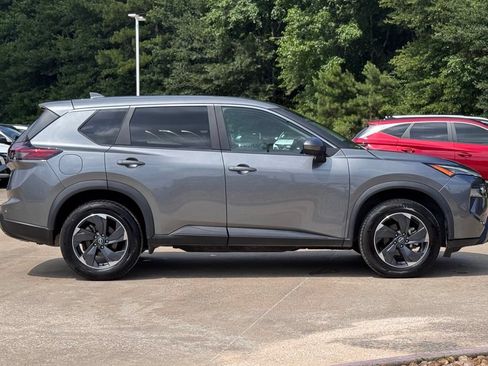 Used 2024 Nissan Rogue SV FWD image 10