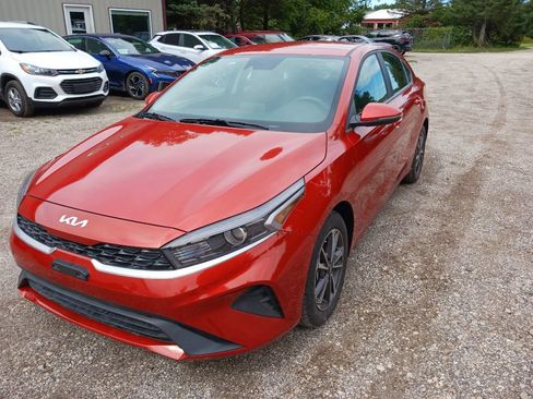 Used 2024 Kia Forte LXS w/ LXS Technology Package FWD image 5