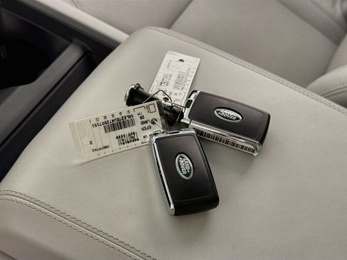 Used 2026 Land Rover Defender 110 X-Dynamic SE AWD/4WD image 17