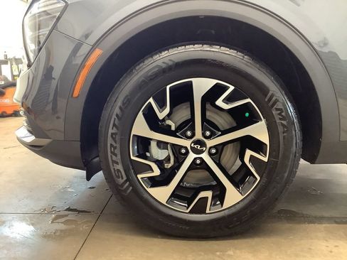 Certified 2024 Kia Sportage EX AWD/4WD image 24