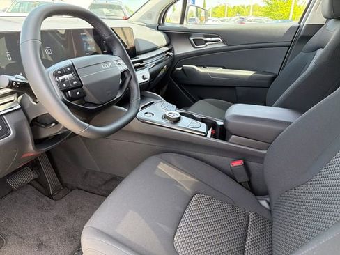 New 2026 Kia Sportage LX FWD image 18
