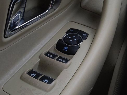 Used 2018 Ford Taurus Limited FWD image 27