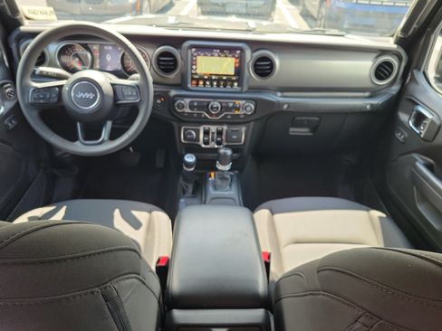 Used 2023 Jeep Gladiator Sport AWD/4WD image 13