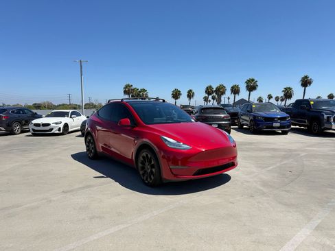 Used 2023 Tesla Model Y Long Range AWD/4WD image 4