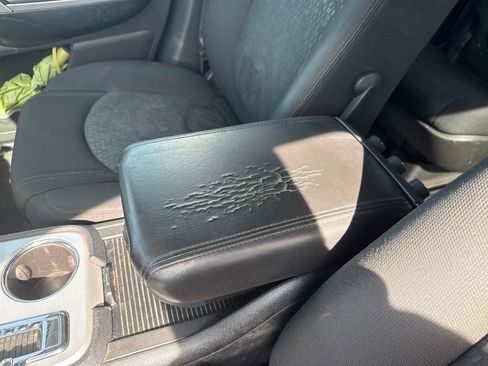 Used 2011 GMC Acadia SLE FWD image 23