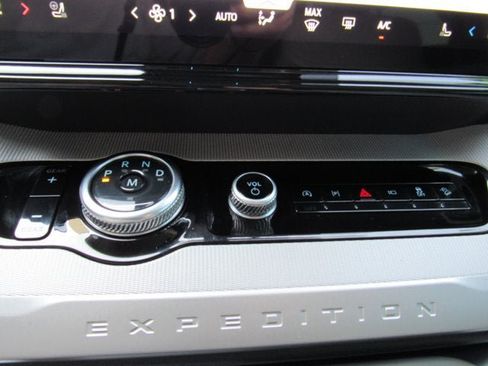 Used 2025 Ford Expedition Active AWD/4WD image 20