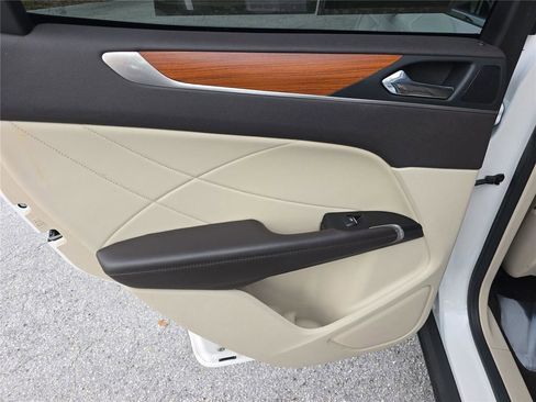 Used 2019 Lincoln MKC Select w/ Select Plus Package image 11