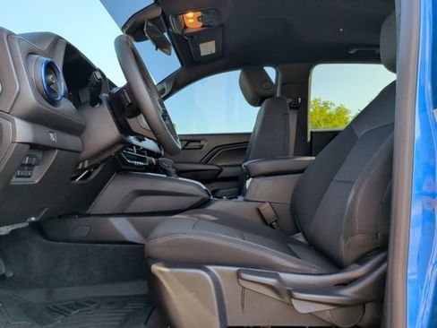 Used 2023 Chevrolet Colorado Trail Boss w/ Advanced Trailering Package AWD/4WD image 12