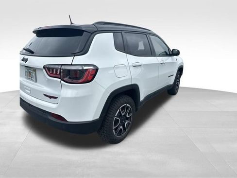 Used 2025 Jeep Compass Trailhawk AWD/4WD image 5