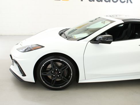 Used 2021 Chevrolet Corvette Stingray Coupe w/ Z51 Performance Package RWD image 4