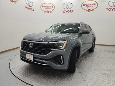 Used 2024 Volkswagen Atlas Cross Sport SEL R-Line AWD/4WD image 2