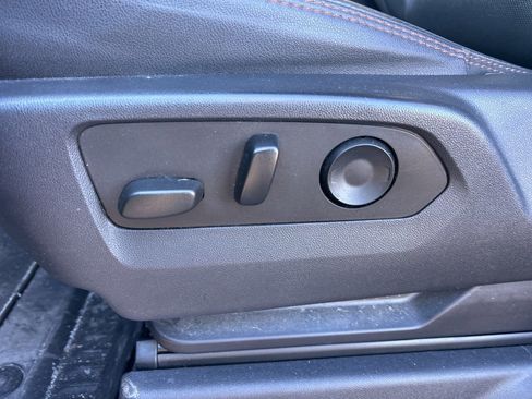 Used 2024 GMC Sierra 2500 AT4 image 10