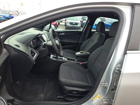 Used 2017 Chevrolet Cruze LT w/ Convenience Package image 14