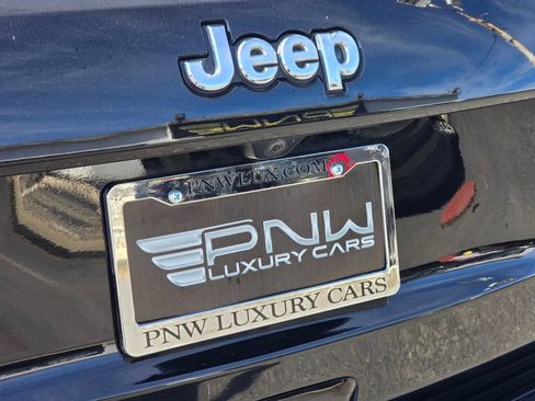 Used 2021 Jeep Grand Cherokee Limited AWD/4WD image 12