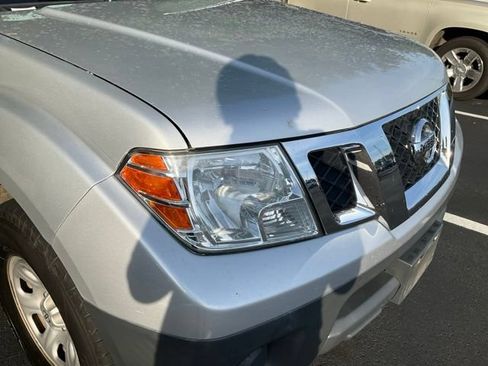 Used 2019 Nissan Frontier S RWD image 2