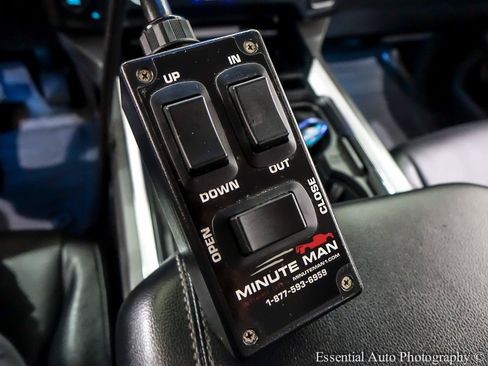 Used 2023 Ford F350 Lariat AWD/4WD image 25