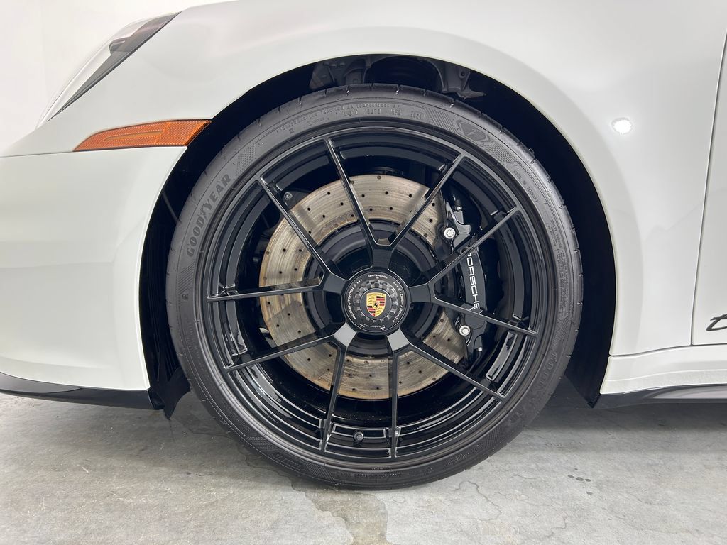 Certified 2025 Porsche 911 Carrera GTS RWD image 11
