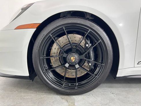 Certified 2025 Porsche 911 Carrera GTS RWD image 11