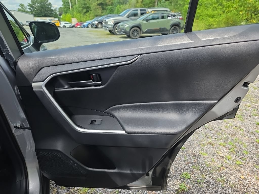 Used 2025 Toyota RAV4 LE AWD/4WD image 17