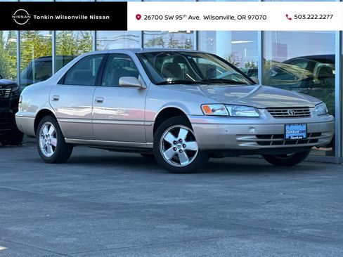 Used 1999 Toyota Camry CE FWD image 1