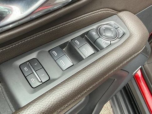 Used 2024 GMC Yukon XL Denali RWD image 27