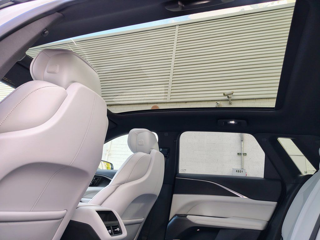 Used 2024 Cadillac Lyriq Luxury AWD/4WD image 34