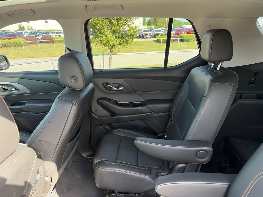 Used 2021 Chevrolet Traverse LT w/ LT Premium Package AWD/4WD image 46