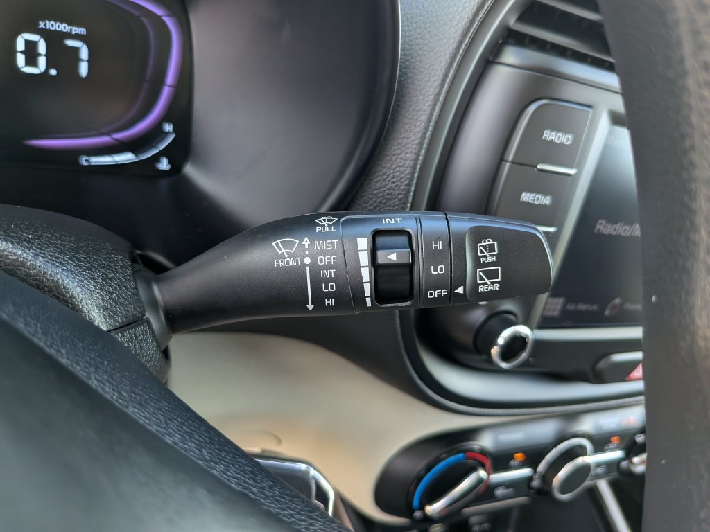 Certified 2025 Kia Soul LX w/ LX Technology Package FWD image 31