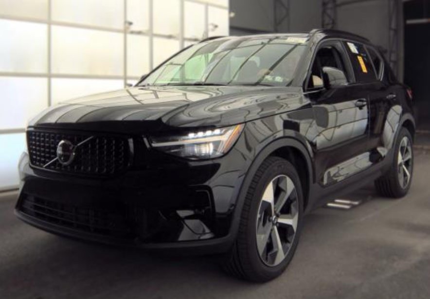 Certified 2026 Volvo XC40 B5 Plus AWD/4WD image 1