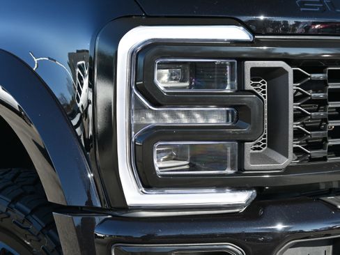 Used 2025 Ford F450 Platinum w/ Platinum Plus Package image 14