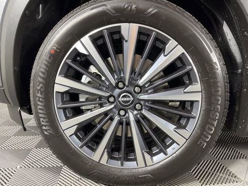 New 2026 Nissan Pathfinder Platinum image 12