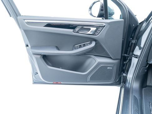 New 2026 Porsche Macan image 21