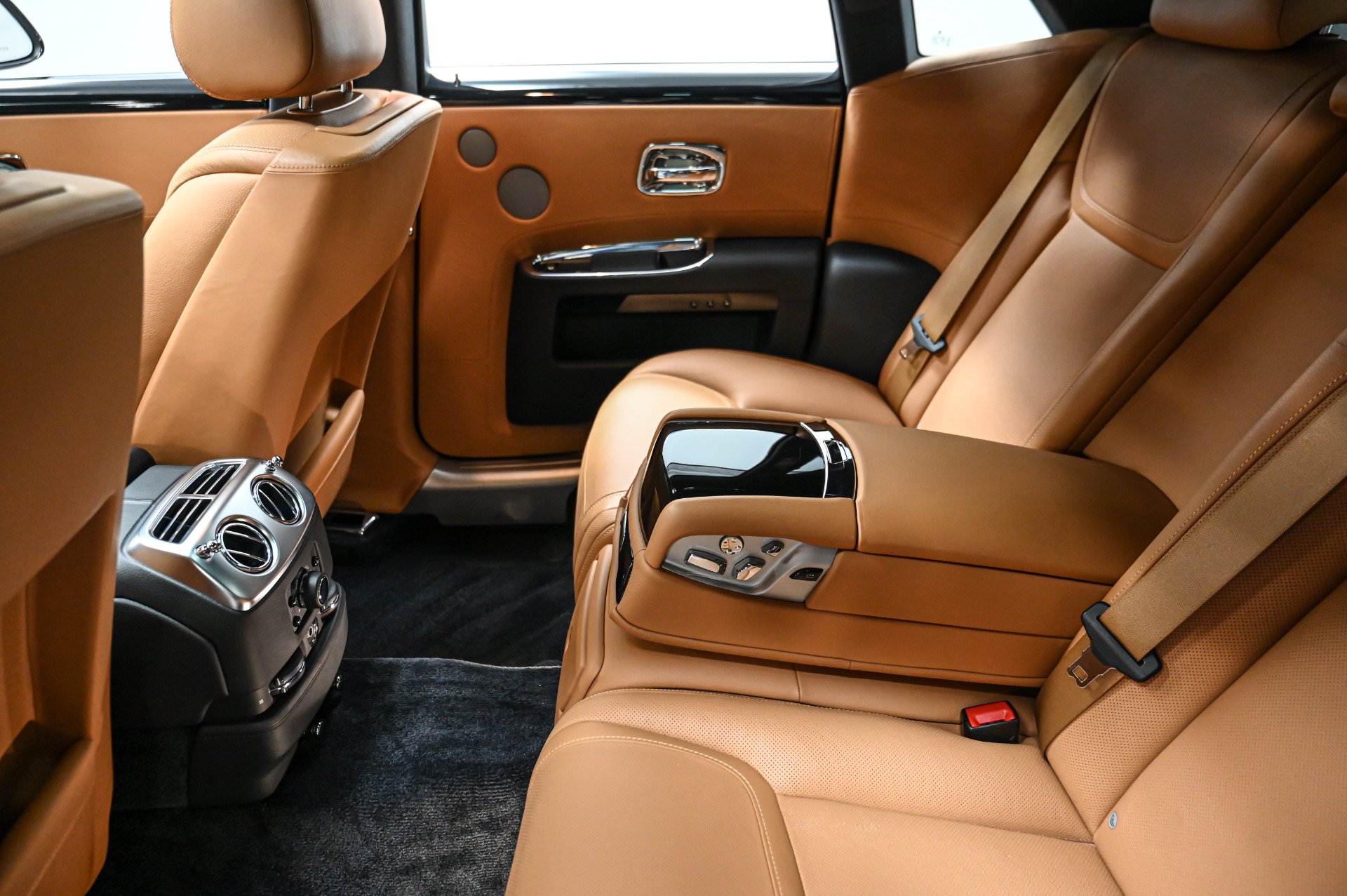 Used 2015 Rolls-Royce Ghost RWD image 35