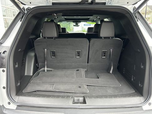 Used 2023 Chevrolet Traverse LT w/ LT Premium Package AWD/4WD image 19