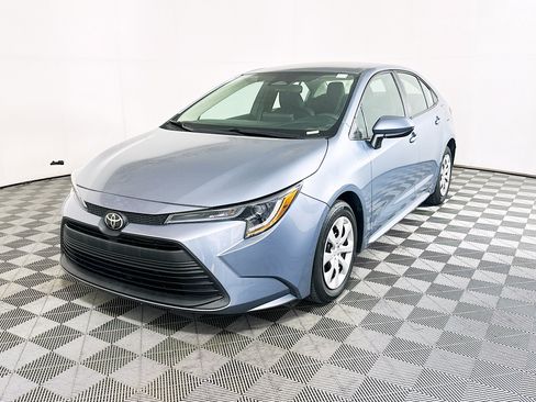 Used 2023 Toyota Corolla LE FWD image 7