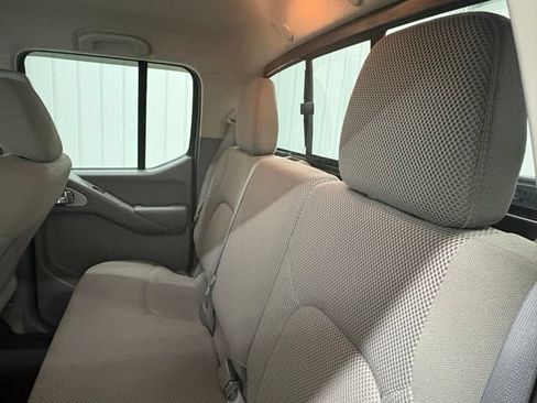 Used 2015 Nissan Frontier SV RWD image 9