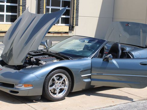 Used 2004 Chevrolet Corvette Convertible w/ Preferred Equipment Group RWD image 6