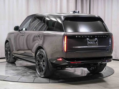 Used 2025 Land Rover Range Rover Long Wheelbase Autobiography image 2