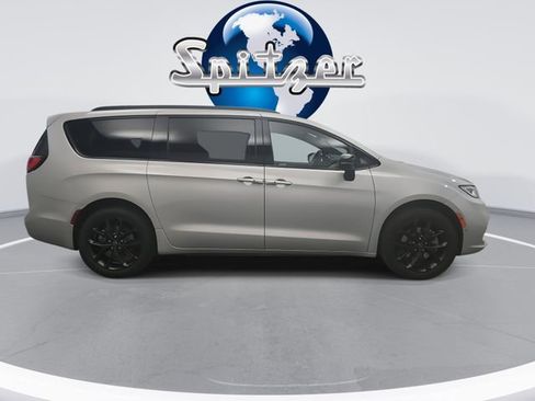 New 2026 Chrysler Pacifica Limited w/ S Appearance Package AWD/4WD image 10