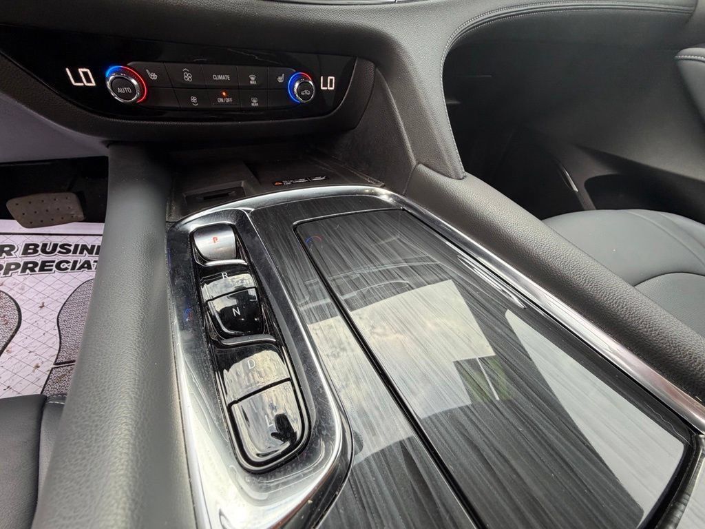 Used 2024 Buick Enclave Essence AWD/4WD image 26