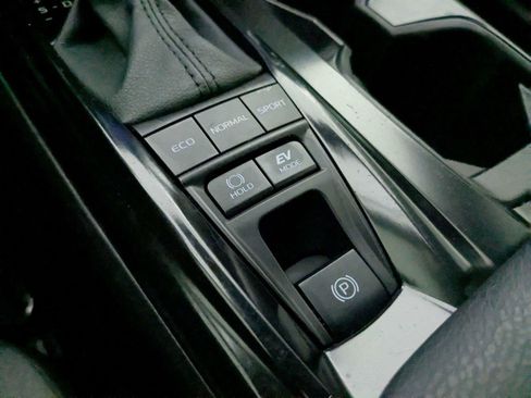 Used 2025 Toyota Camry LE w/ Convenience Package FWD image 22